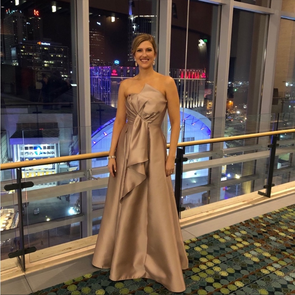 Adrianna Papell Champagne Size 2 Strapless